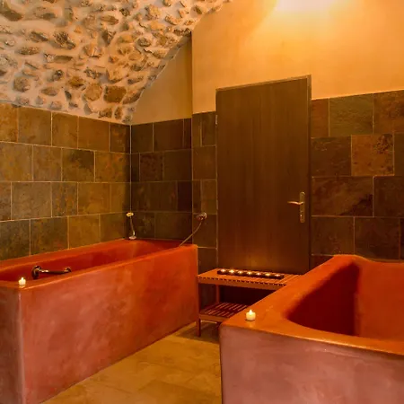 Domaine Saint-roch فندق