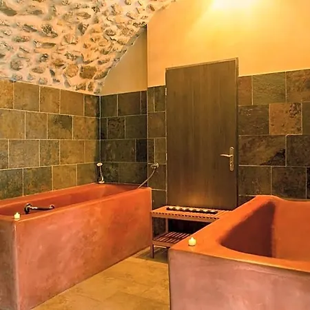 فندق Domaine Saint-roch 3*